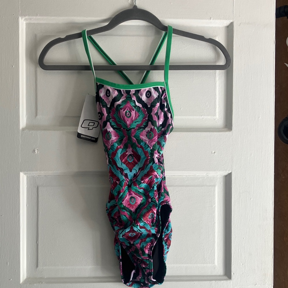 Q Swimwear women’s One Piece Swimsuit - size 28